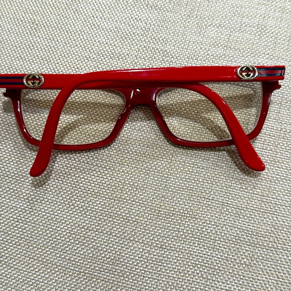 Gucci Red and Black Eyeglasses 🤓 are in Italy